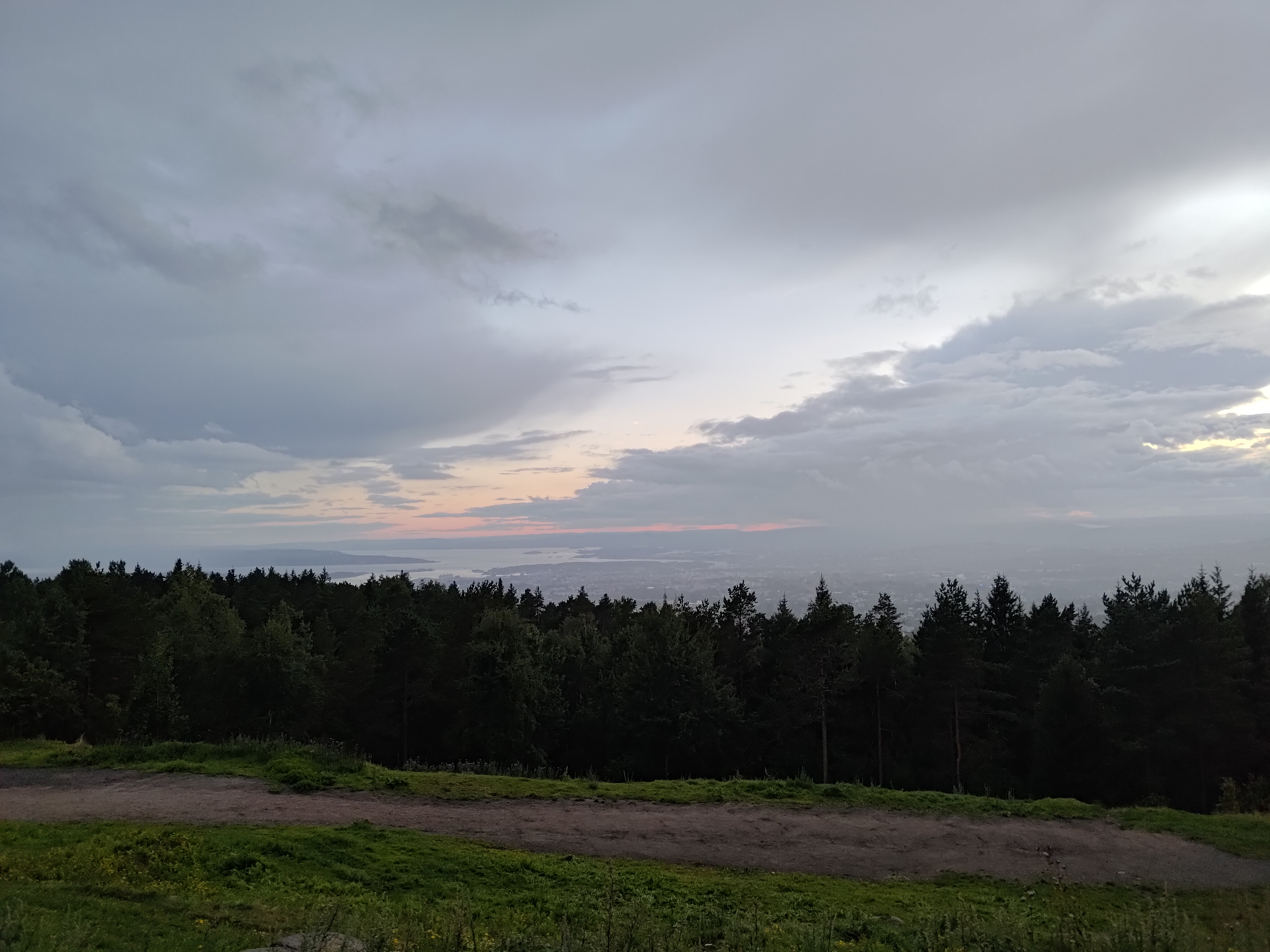 Het regende flink verderop
